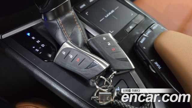 Lexus UX 2021 — photo 22