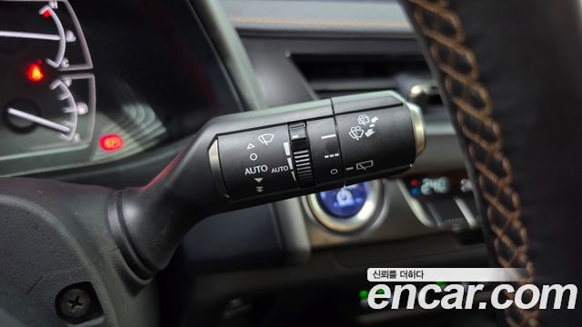 Lexus UX 2021 — photo 24