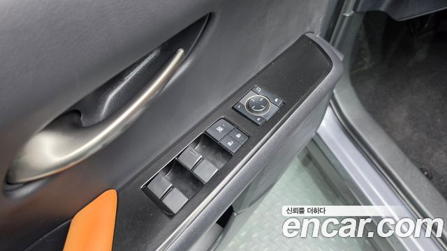Lexus UX 2021 — photo 25