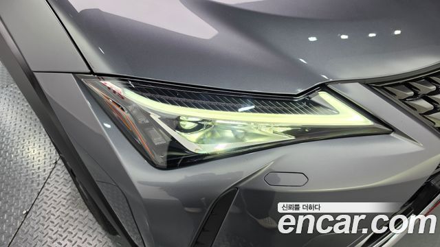 Lexus UX 2021 — photo 8