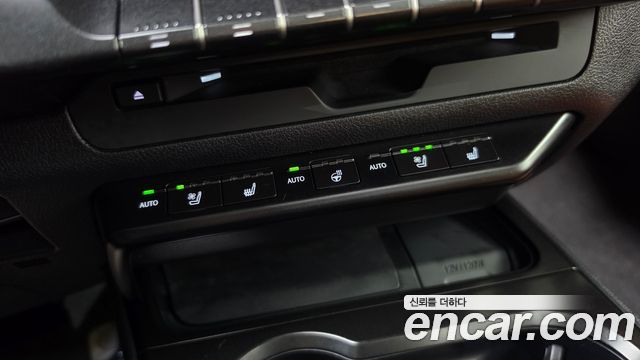 Lexus UX 2021 — photo 30