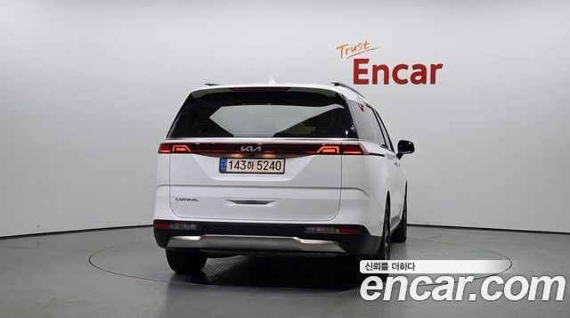 Kia Canival 2023 — photo 4