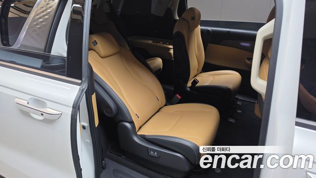 Kia Canival 2023 — photo 17