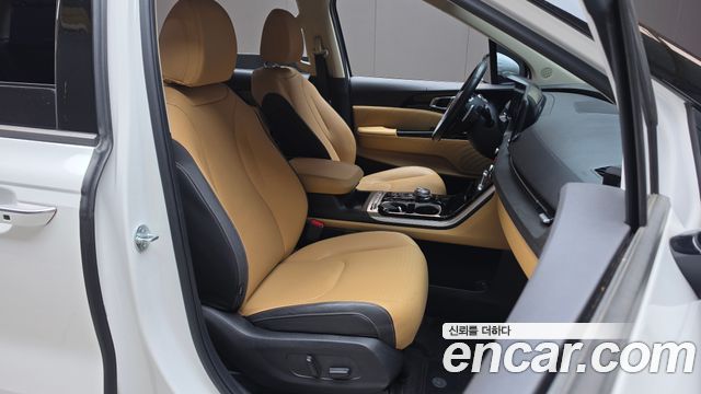 Kia Canival 2023 — photo 18