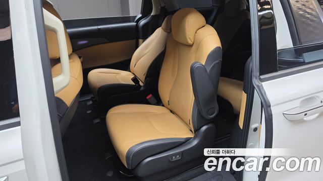 Kia Canival 2023 — photo 16