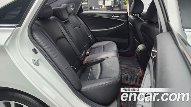 Hyundai Sonata 2013 — photo 17