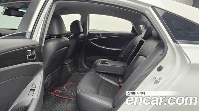 Hyundai Sonata 2013 — photo 18
