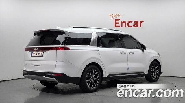 Kia Canival 2023 — photo 2