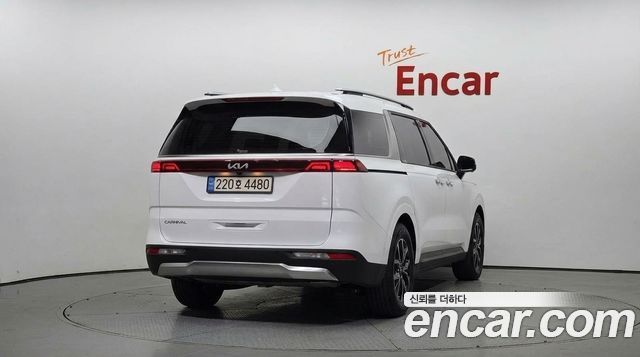 Kia Canival 2023 — photo 4