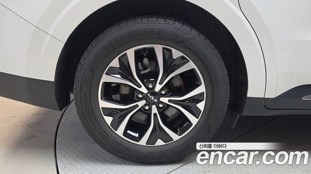 Kia Canival 2023 — photo 5