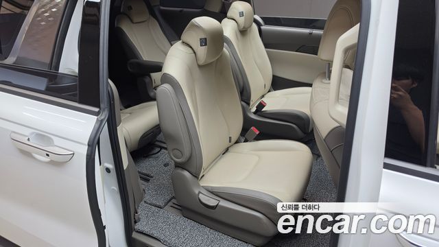 Kia Canival 2023 — photo 17