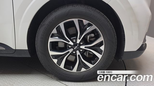 Kia Canival 2023 — photo 7