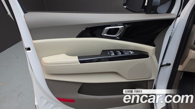 Kia Canival 2023 — photo 14