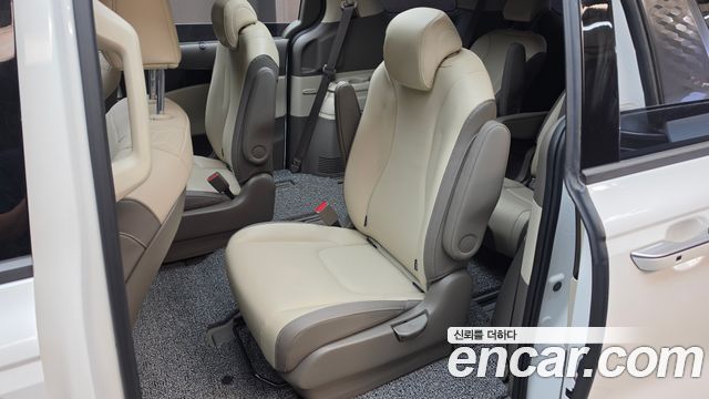 Kia Canival 2023 — photo 16