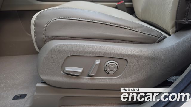Kia Canival 2023 — photo 33