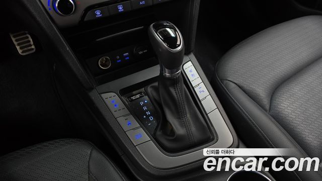Hyundai AVANTE 2016 — photo 9