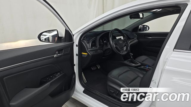 Hyundai AVANTE 2016 — photo 10