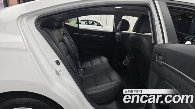 Hyundai AVANTE 2016 — photo 12