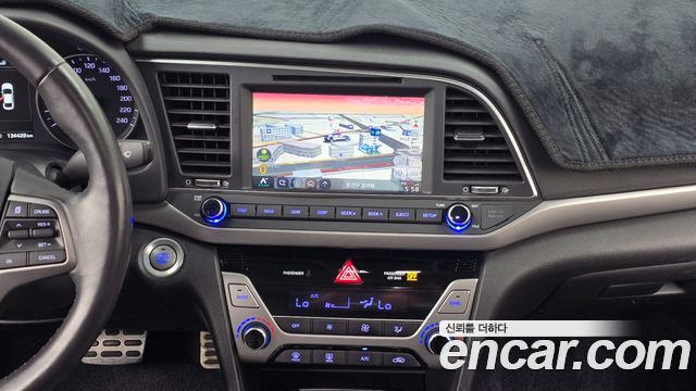 Hyundai AVANTE 2016 — photo 14