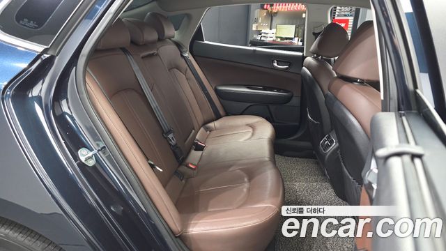 Kia K5 2016 — photo 17