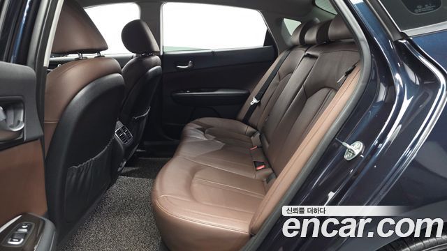 Kia K5 2016 — photo 16