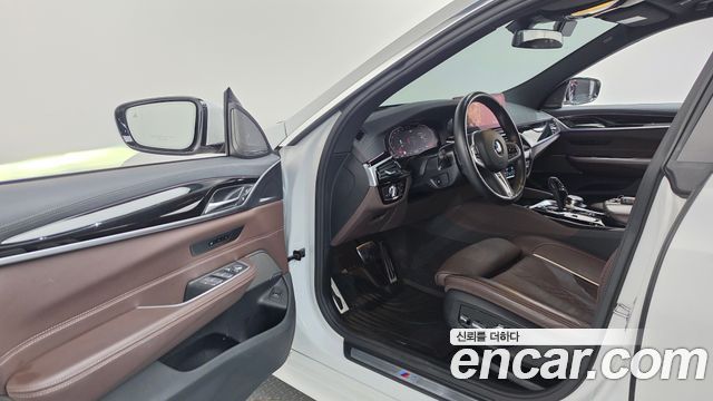 BMW Gran Turismo 2023 — photo 13