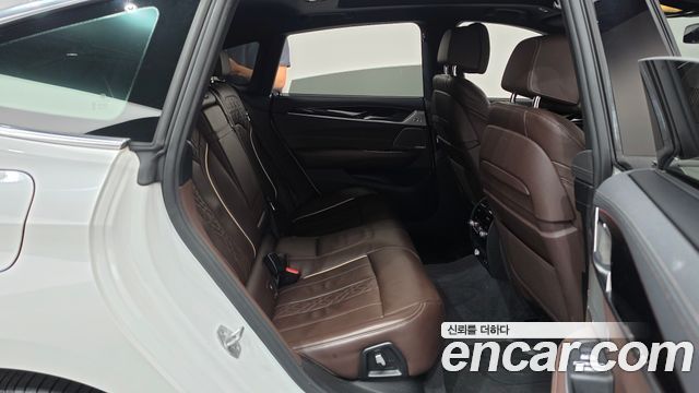 BMW Gran Turismo 2023 — photo 17
