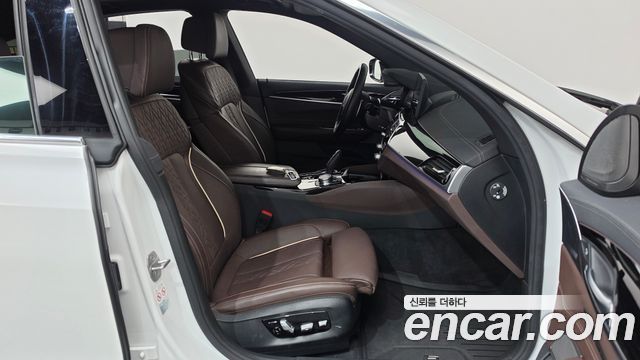 BMW Gran Turismo 2023 — photo 16