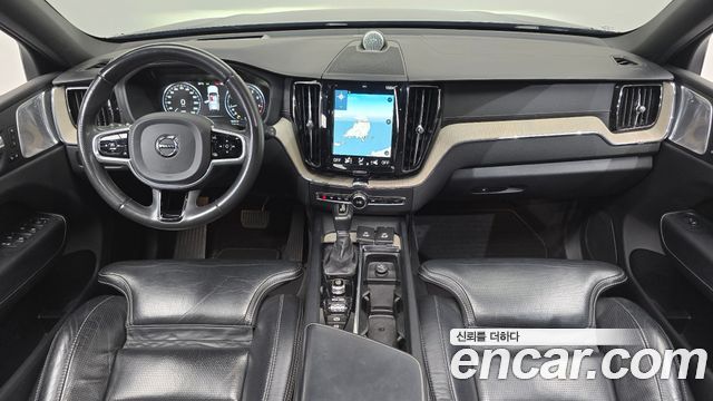 Volvo XC60 2018 — photo 7
