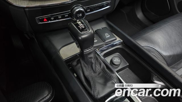 Volvo XC60 2018 — photo 9