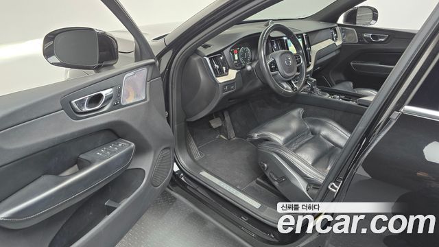 Volvo XC60 2018 — photo 10