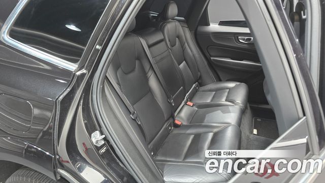 Volvo XC60 2018 — photo 12