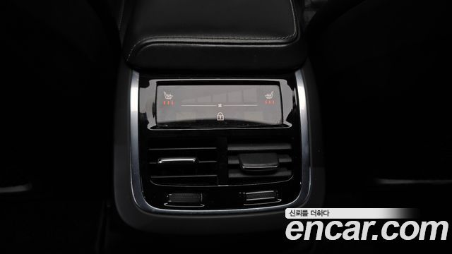 Volvo XC60 2018 — photo 18