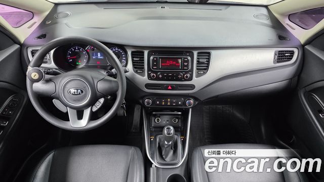 Kia Carens 2015 — photo 10