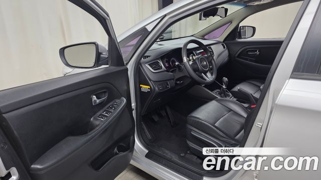 Kia Carens 2015 — photo 13