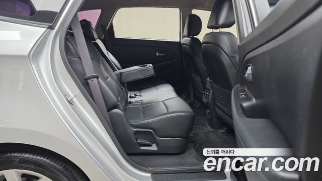 Kia Carens 2015 — photo 17