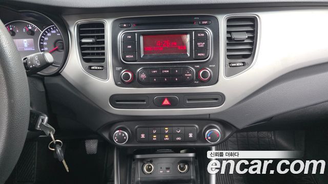 Kia Carens 2015 — photo 20