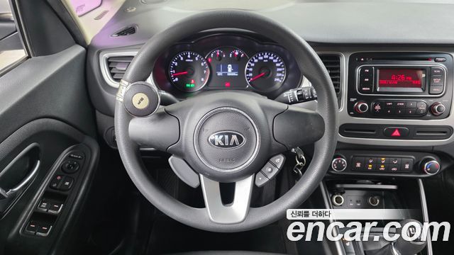 Kia Carens 2015 — photo 21
