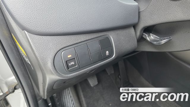 Kia Carens 2015 — photo 24