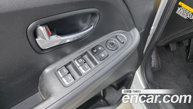 Kia Carens 2015 — photo 25