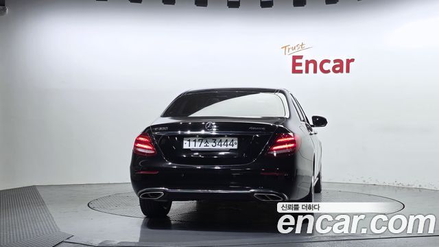 Mercedes-Benz E-Class 2018 — photo 4