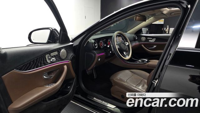 Mercedes-Benz E-Class 2018 — photo 10