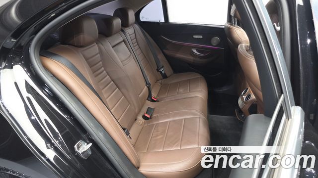 Mercedes-Benz E-Class 2018 — photo 12