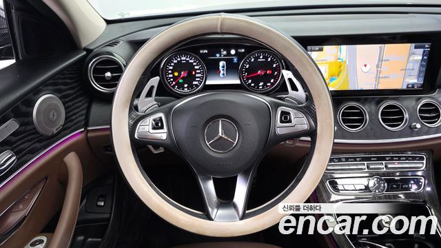 Mercedes-Benz E-Class 2018 — photo 13