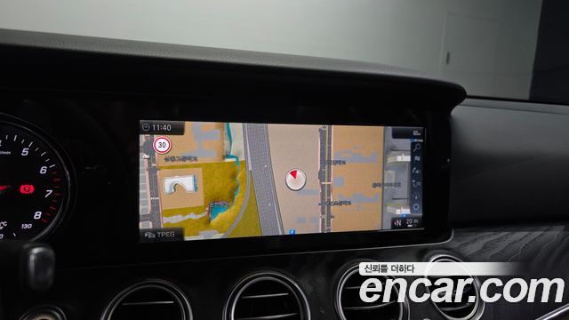 Mercedes-Benz E-Class 2018 — photo 14