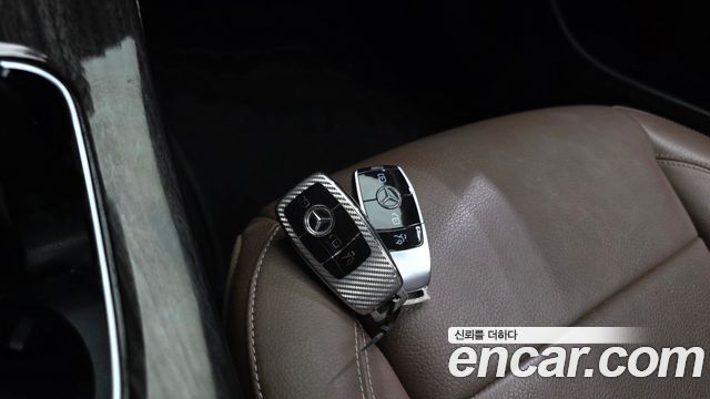 Mercedes-Benz E-Class 2018 — photo 16