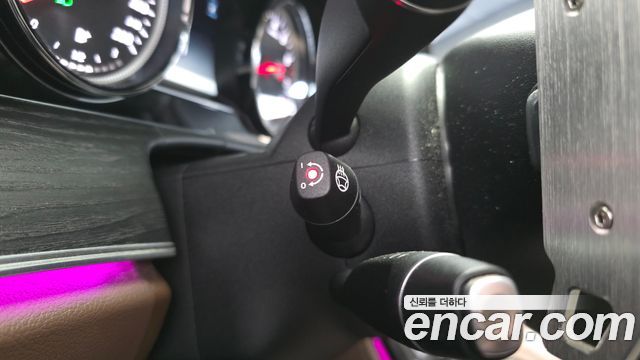 Mercedes-Benz E-Class 2018 — photo 18
