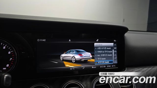 Mercedes-Benz E-Class 2018 — photo 19