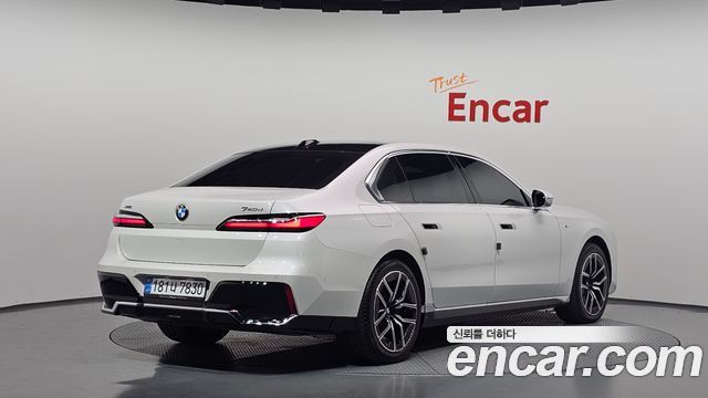 BMW 7-Series 2025 — photo 2