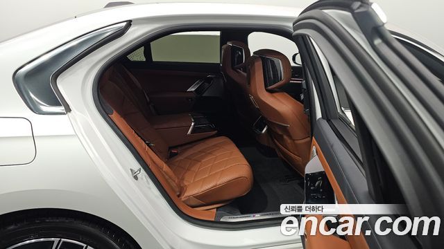 BMW 7-Series 2025 — photo 17